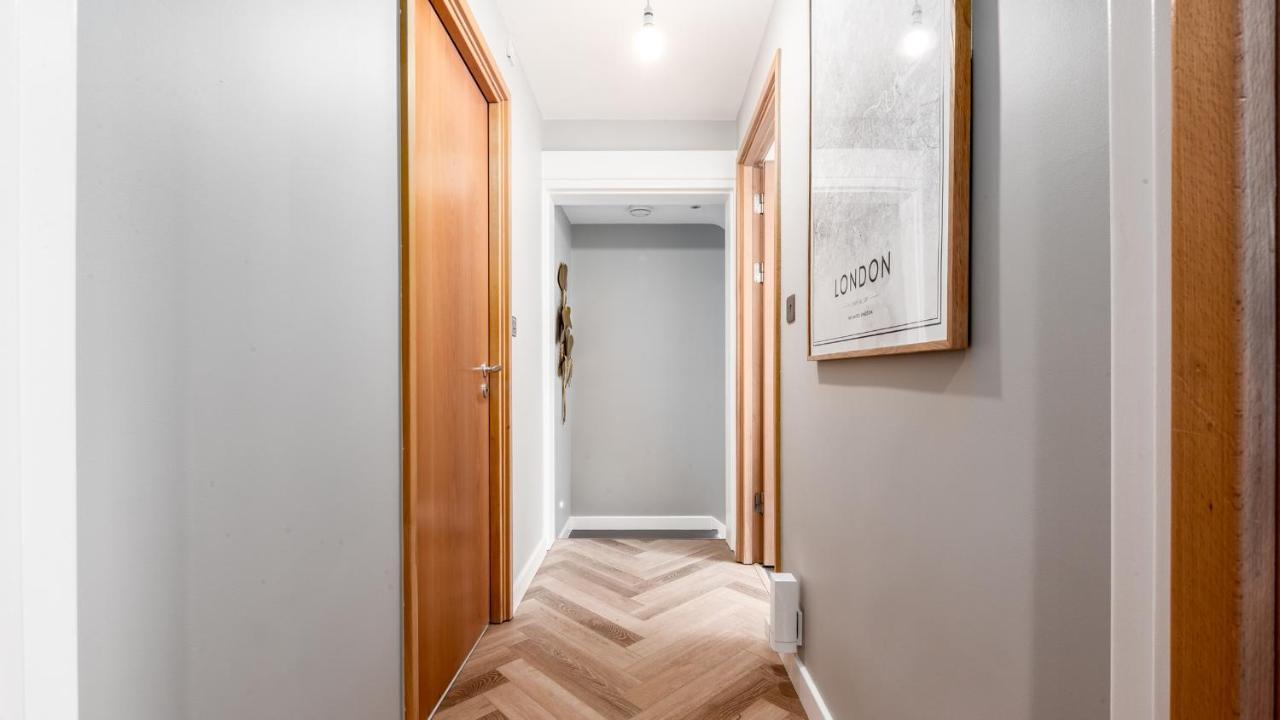 London'S Modern Nuance Apartment - Battersea Luaran gambar