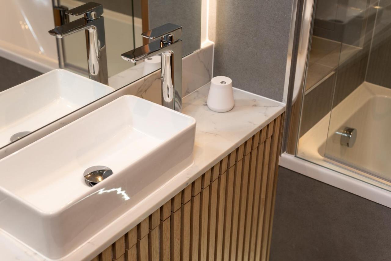 London'S Modern Nuance Apartment - Battersea Luaran gambar